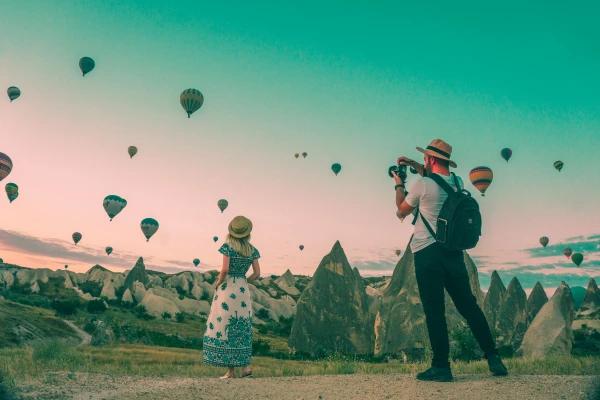 Planifici o vacanță în 2026 cu bani puțini? Ghid complet cu cele mai ieftine destinații, trucuri pentru zboruri și cazare ieftină și cum câștigi cashback prin GetYourGuide, Agoda, eSky, Econo